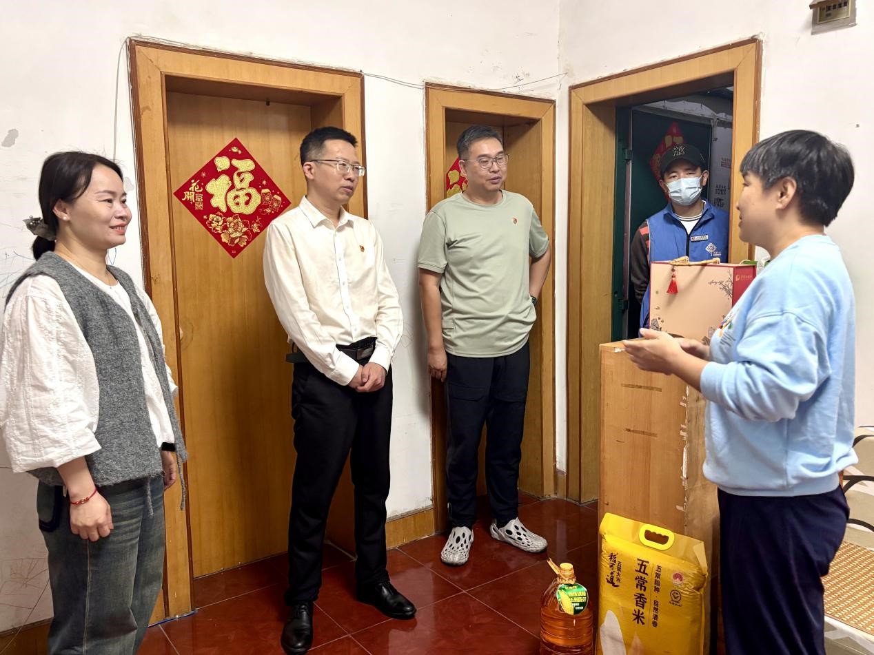 情暖双节 关爱相伴-1 情暖双节 关爱相伴-1