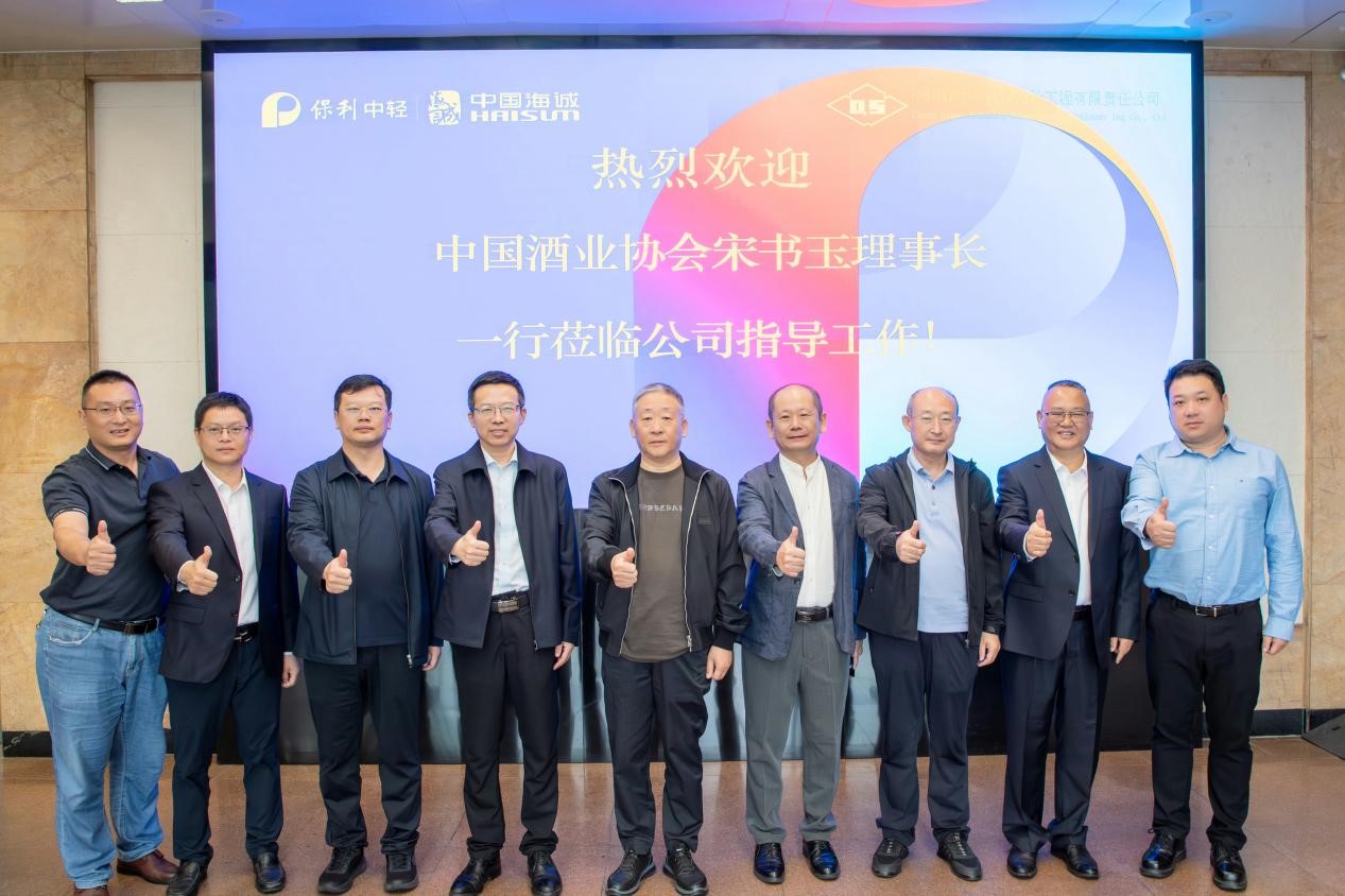 中国酒业协会宋书玉理事长一行到访中国海诚武汉公司-1 中国酒业协会宋书玉理事长一行到访中国海诚武汉公司-1