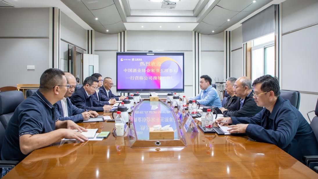 中国酒业协会宋书玉理事长一行到访中国海诚武汉公司-2 中国酒业协会宋书玉理事长一行到访中国海诚武汉公司-2